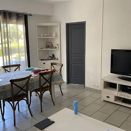 With Garden By The Sea דירה ארסשון