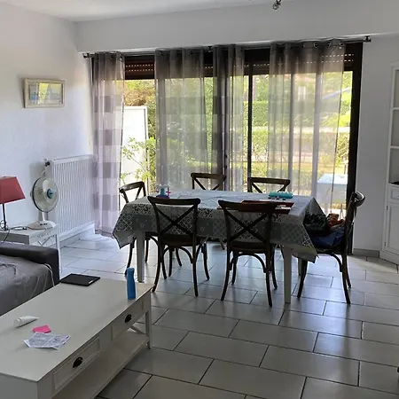With Garden By The Sea ארסשון